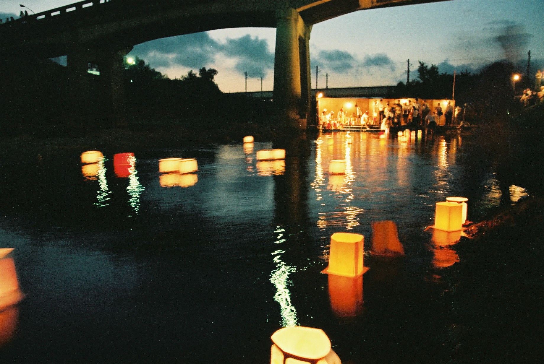 15_夏井川流灯花火大会(平成8年8月、いわき市撮影)