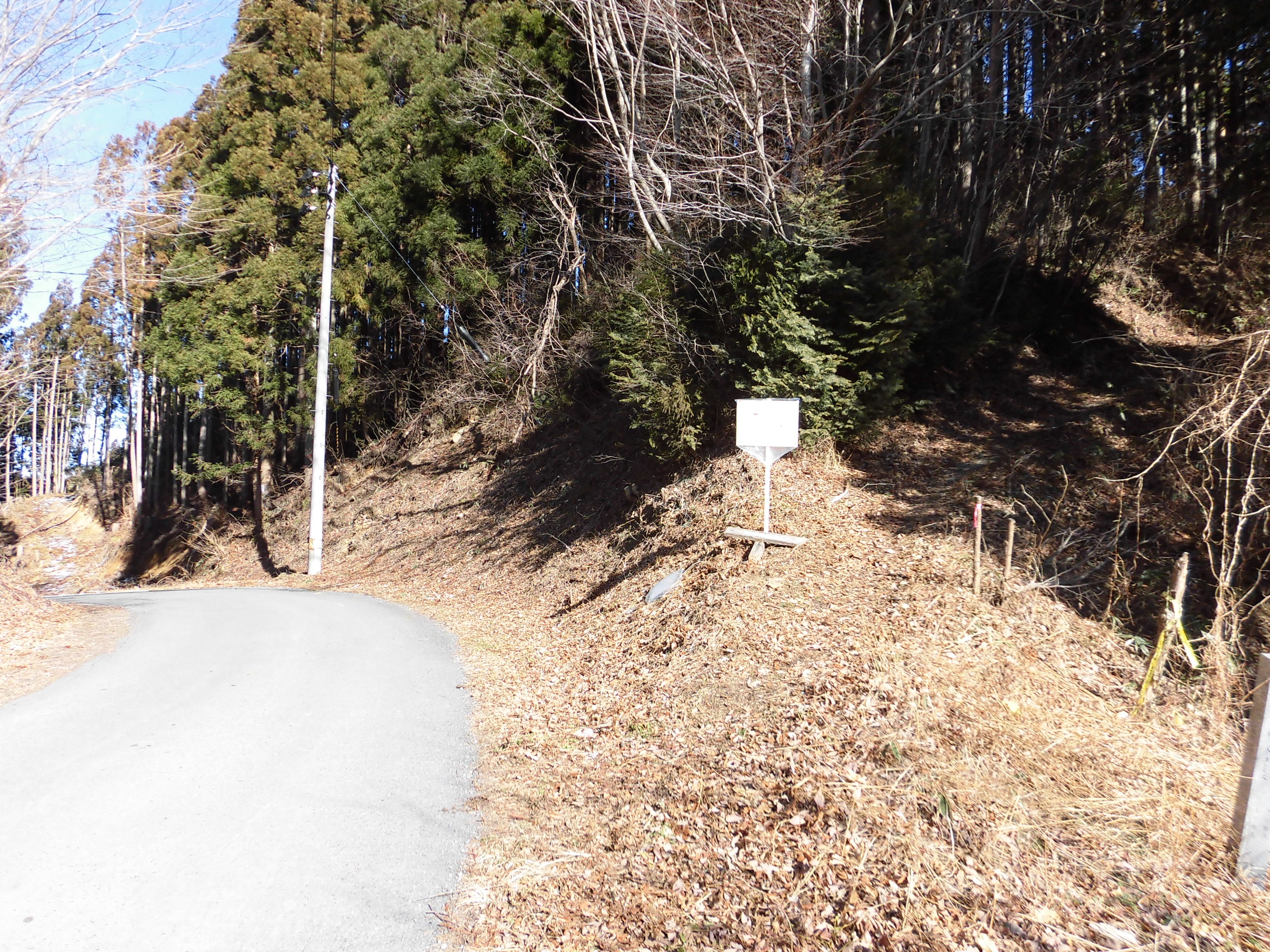 四時川渓谷遊歩道の看板と入口