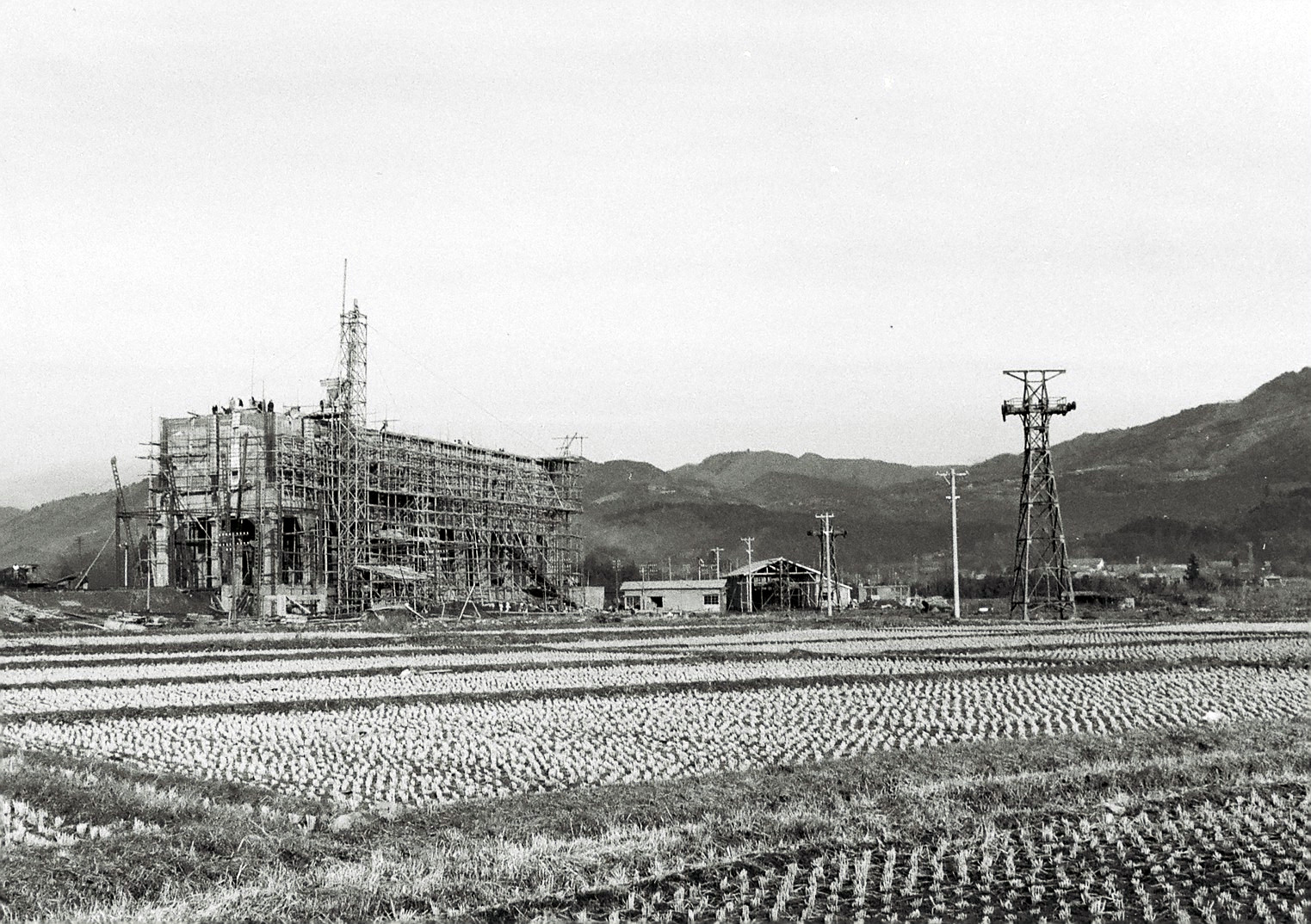 写真3　小川郷駅の粘土積込場建設(昭和37年10月、国府田英二氏提供)