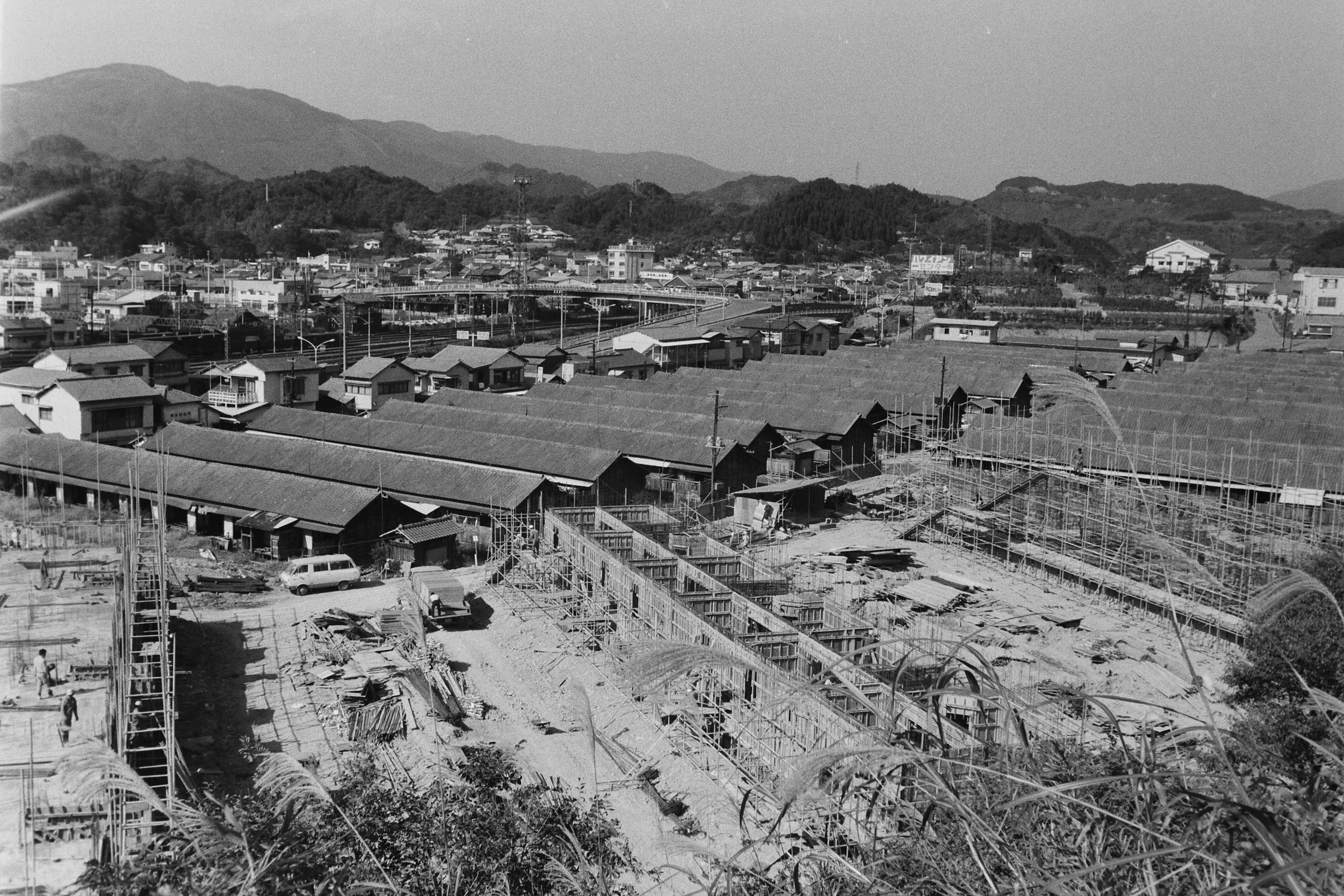 11 八仙炭鉱住宅のアパート化(昭和47年10月、いわき市撮影)