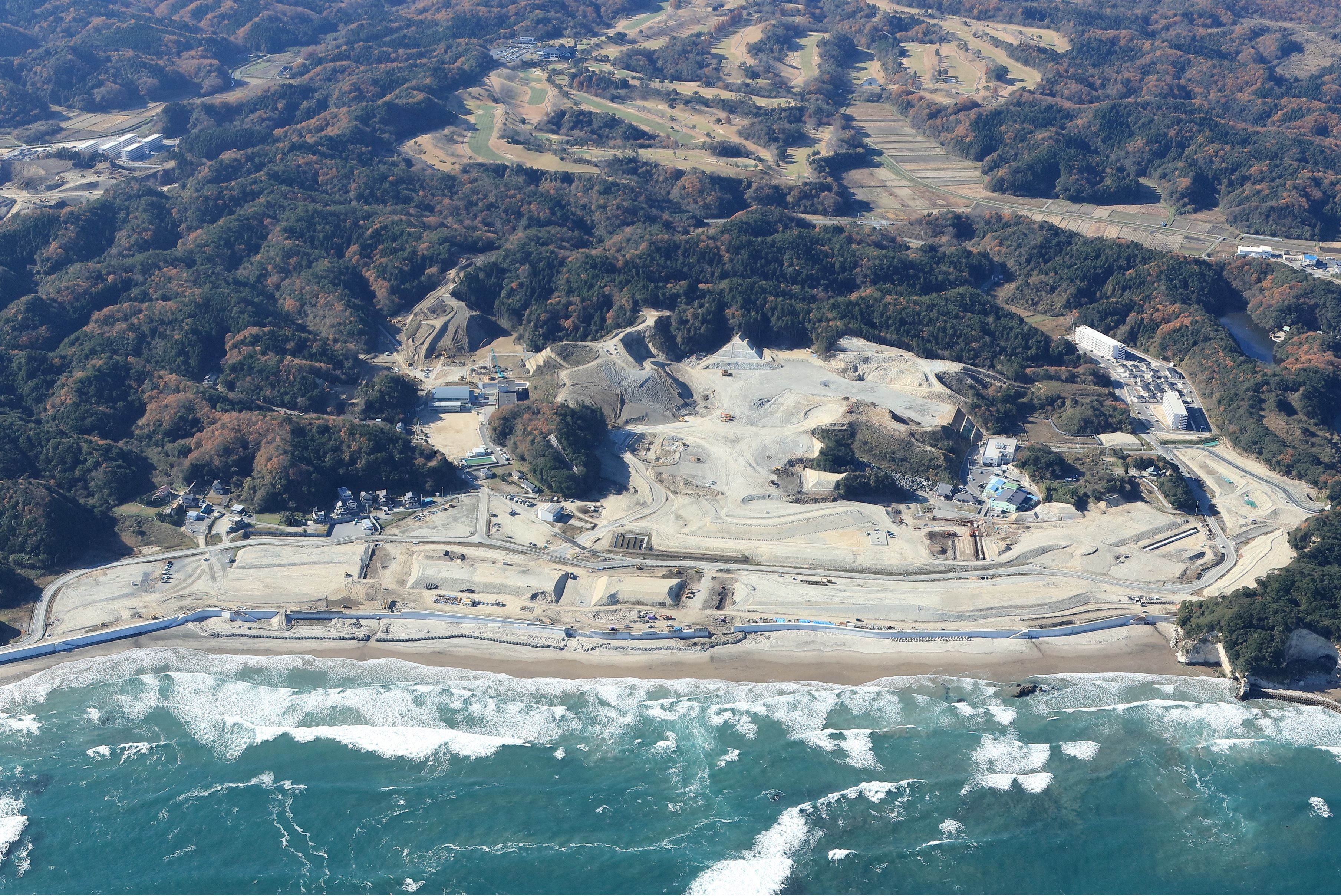 2-4　震災復興土地区画整理事業がスタート〔平成27(2015)年12月、いわき市撮影〕
