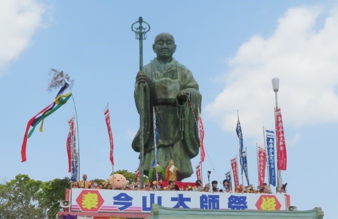 （左）今山大師祭