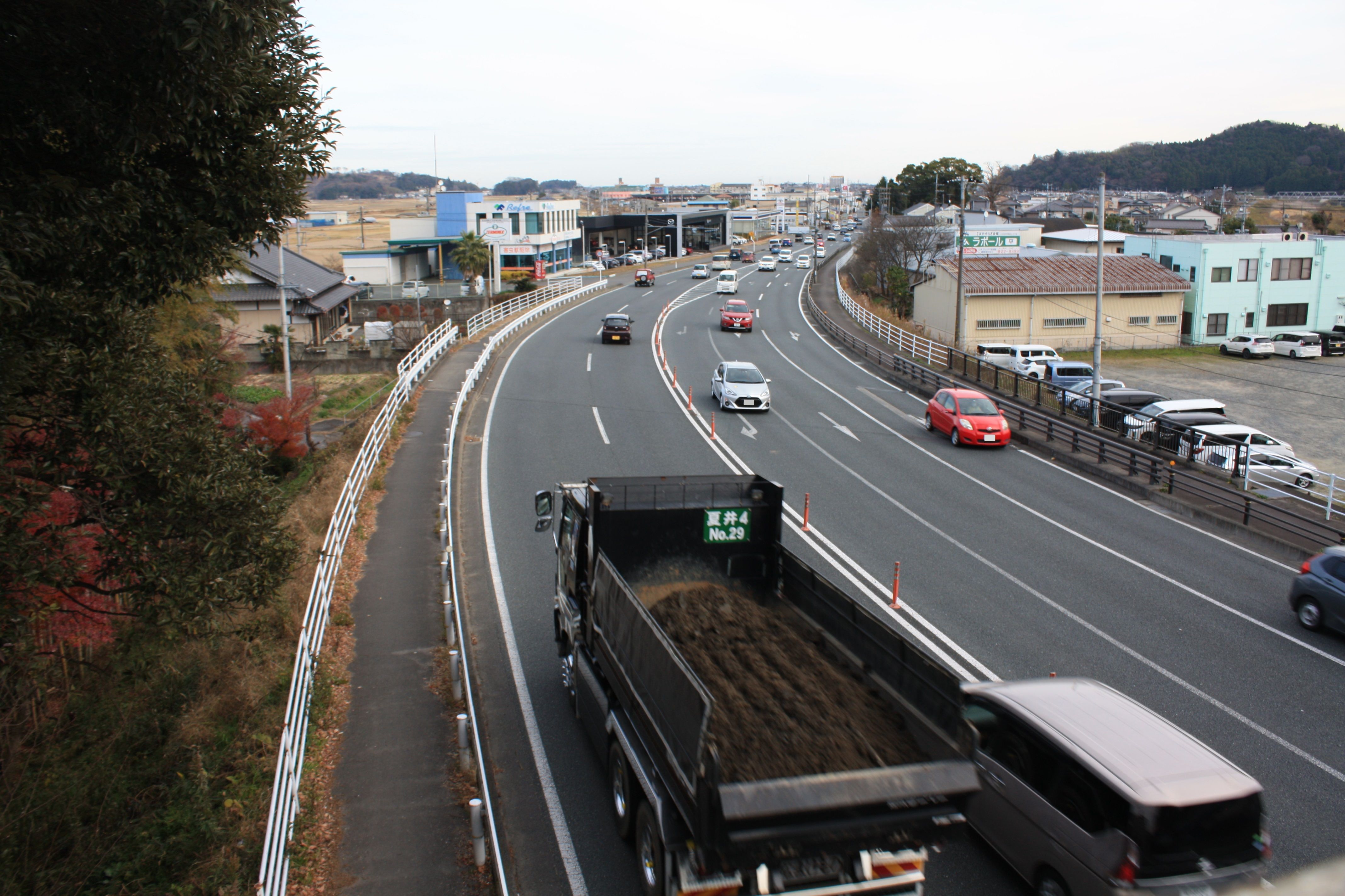 13.■写真5-2鎌田交差点付近から平市街方向を見る　〔令和3年12月　小宅幸一撮影〕