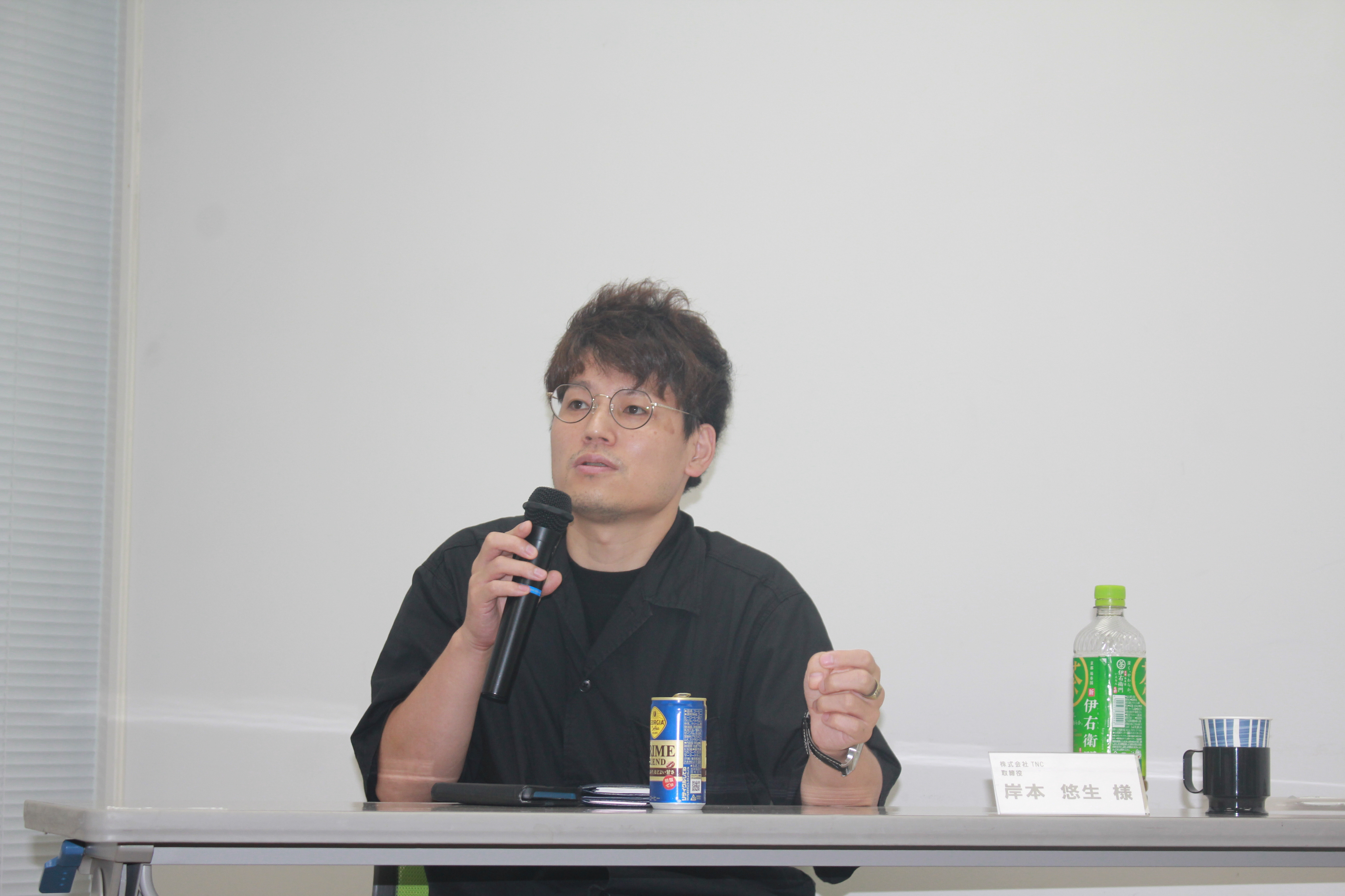 岸本氏