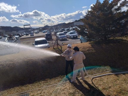 屋内消火栓による初期消火訓練